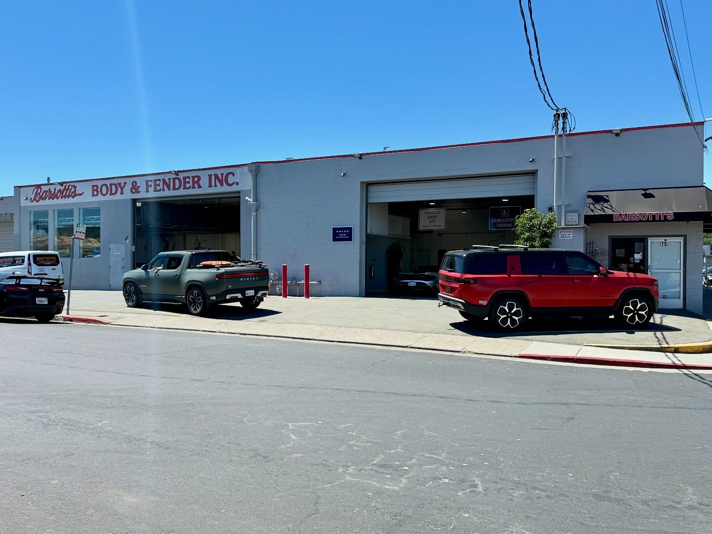 We had a great time out @barsottisbodyandfender today! Thanks to Michelle, Amber, Mike, Vanessa, Manny, Nacho, and the rest of the Barsotti’s team for opening up the shop for us! 
Also, special shoutout and thanks to the guys from @winecountrydentrepair for doing some on-the-spot PDR for us too!